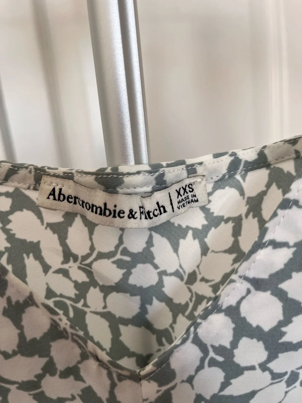 Abercrombie & Fitch Cream and Gray Floral Tank - Picture 5 of 7